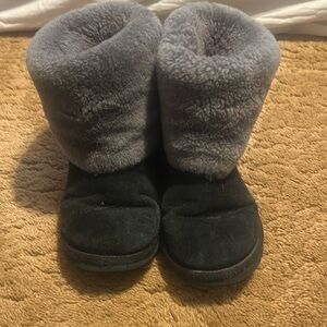 Ugg boots size 8.5 pretty worn but not bad condition